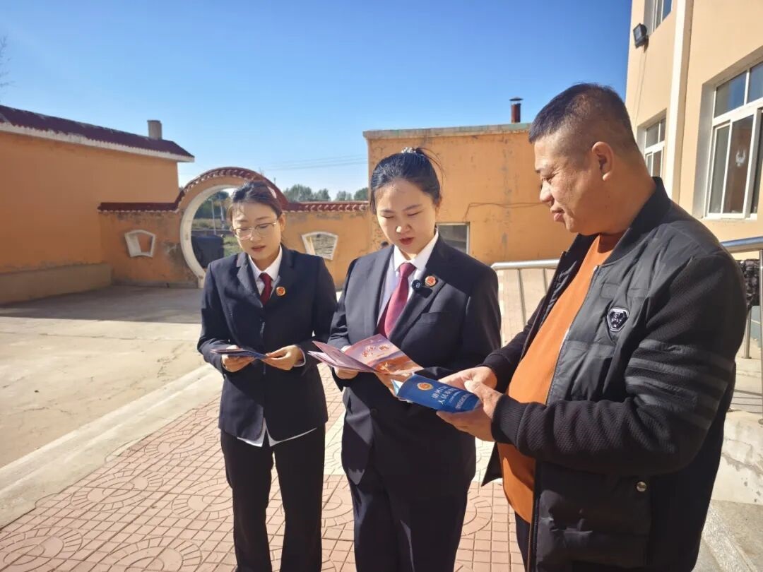 1检察蓝守护夕阳红 法治阳光暖人心.jpg