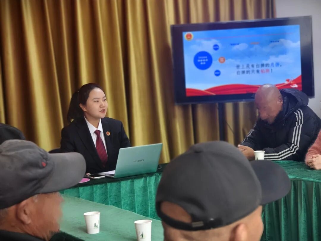 5检察蓝守护夕阳红 法治阳光暖人心.jpg